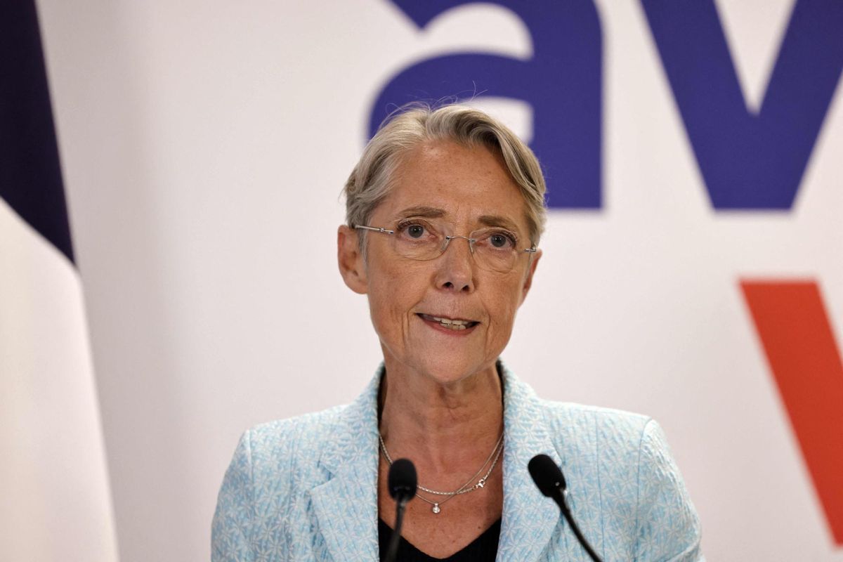 La primera ministra francesa presenta su dimisión, pero Macron la rechaza La primera ministra francesa presenta su dimisión, pero Macron la rechaza