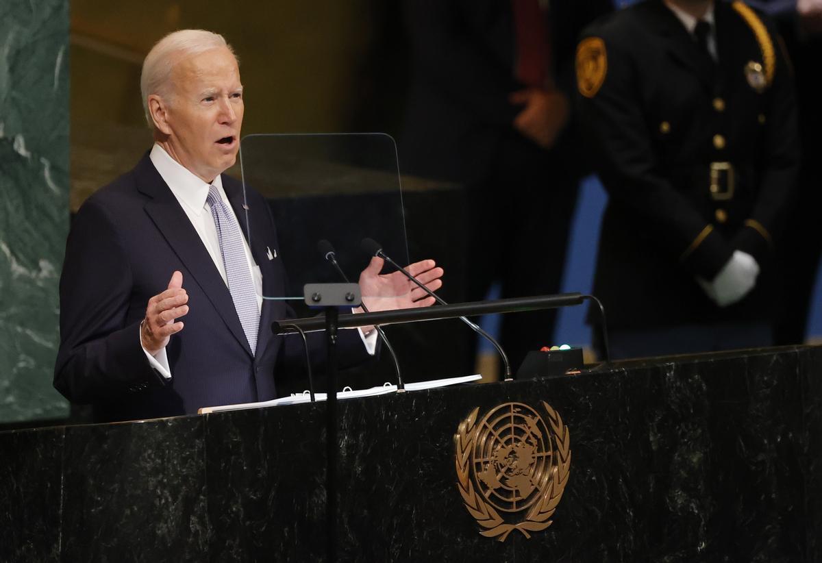 El presidente de Estados Unidos, Joe Biden, habla ante la Asamblea General de la ONU, este 21 de septiembre de 2022, en Nueva York. EFE/Jason Szenes