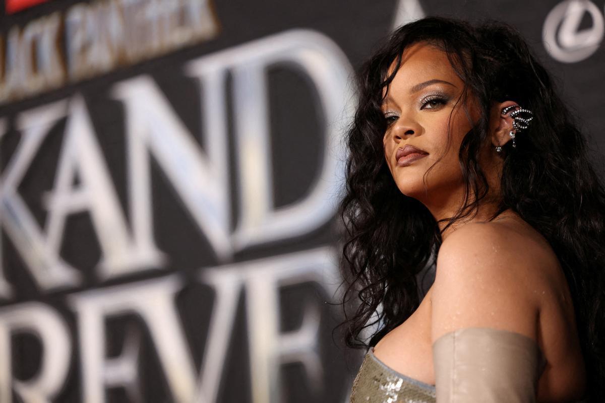 Rihanna en la alfombra roja de la última producción de Marvel Studios ’Wakanda Forever’.