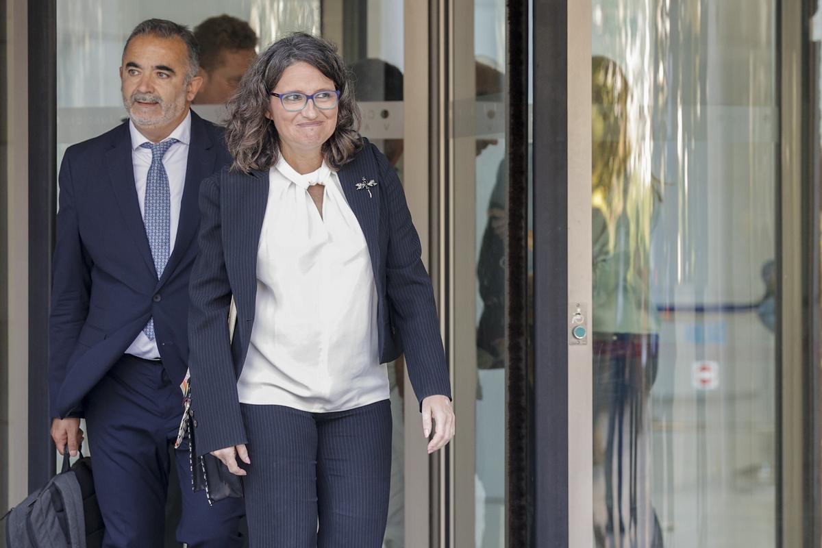 La exvicepresidenta del Gobierno valenciano y exconsellera de Igualdad y Políticas Inclusivas, Mónica Oltra, a su salida de la Ciudad de la Justicia de Valencia.