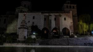 Fotografía de archivo de las luces de la Catedral de Santander apagadas con motivo de la Hora del Planeta, una iniciativa promovida por WWF.