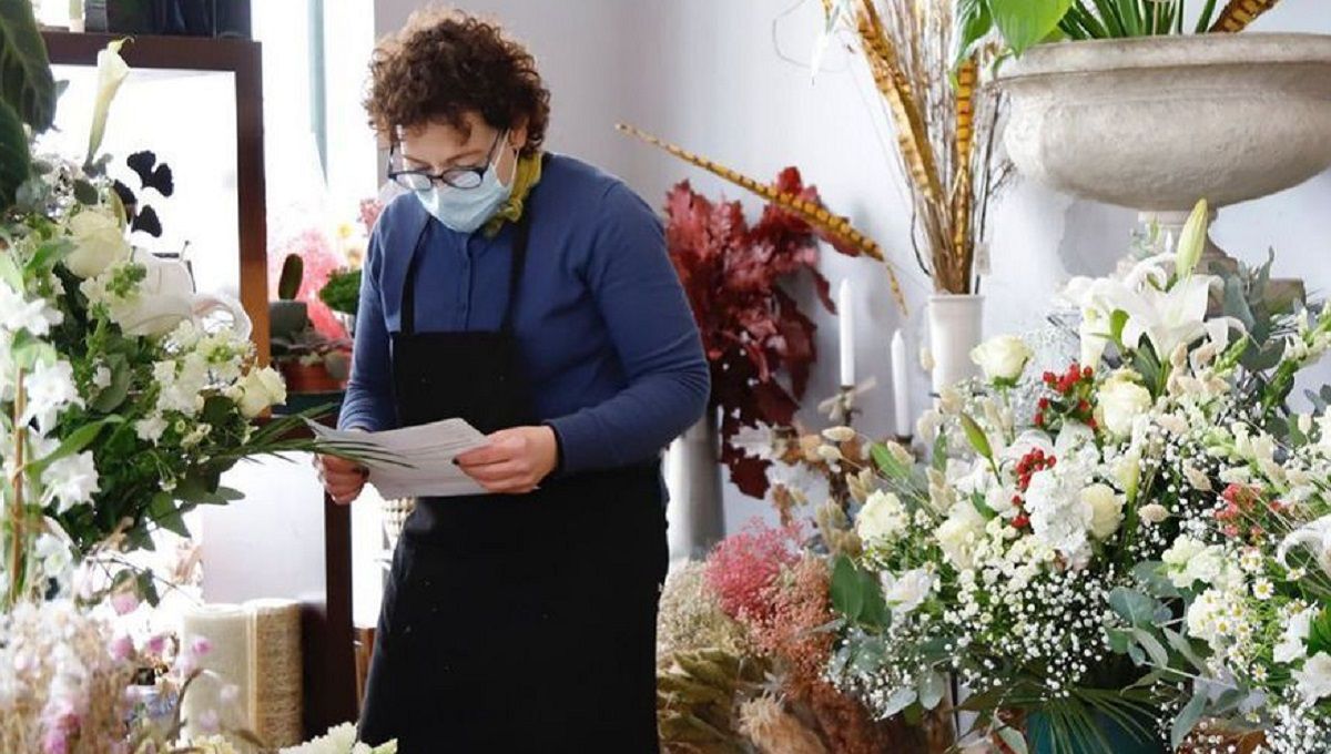 El negocio de las flores vive otra primavera al ralentí por la subida de  precios y la guerra | El Periódico de España