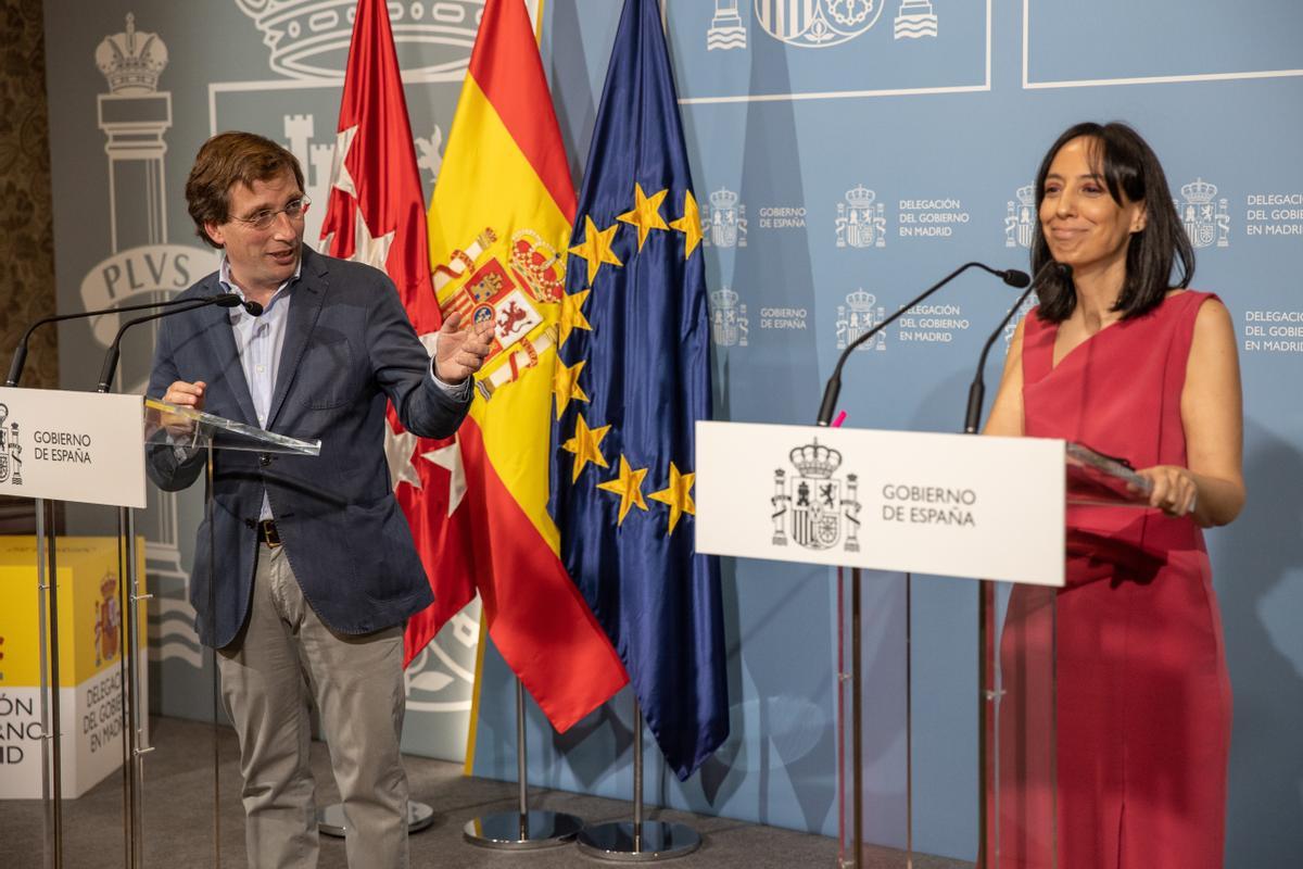 La delegada del Gobierno, Mercedes González, junto al alcalde de Madrid, José Luis Martínez Almeida.