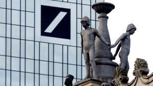 Bruselas acusa a Deutsche Bank y Rabobank de falsear la competencia en el mercado de deuda soberana