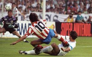 Futre dispara la escuadra de Buyo en el gol de la Copa del 91 en el Bernabéu.