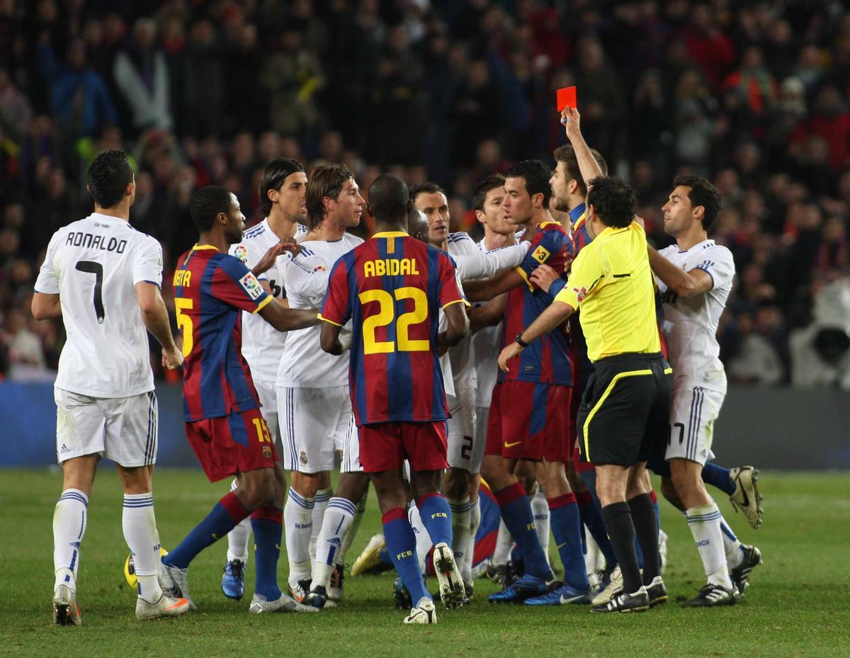 Trifulca entre los jugadores del FC Barcelona y Real Madrid en un ’clásico’ de 2010.