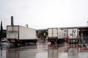 Camiones a las puertas de Mercamadrid, en una imagen de archivo.