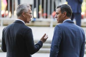 El secretario general de la OTAN, Jens Stoltenberg y el presidente del Gobierno, Pedro Sánchez 
