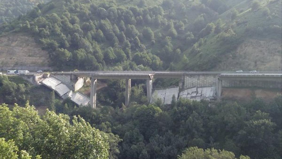 El viaducto de la A6 entre Galicia y Castilla y León vuelve a sufrir un derrumbe