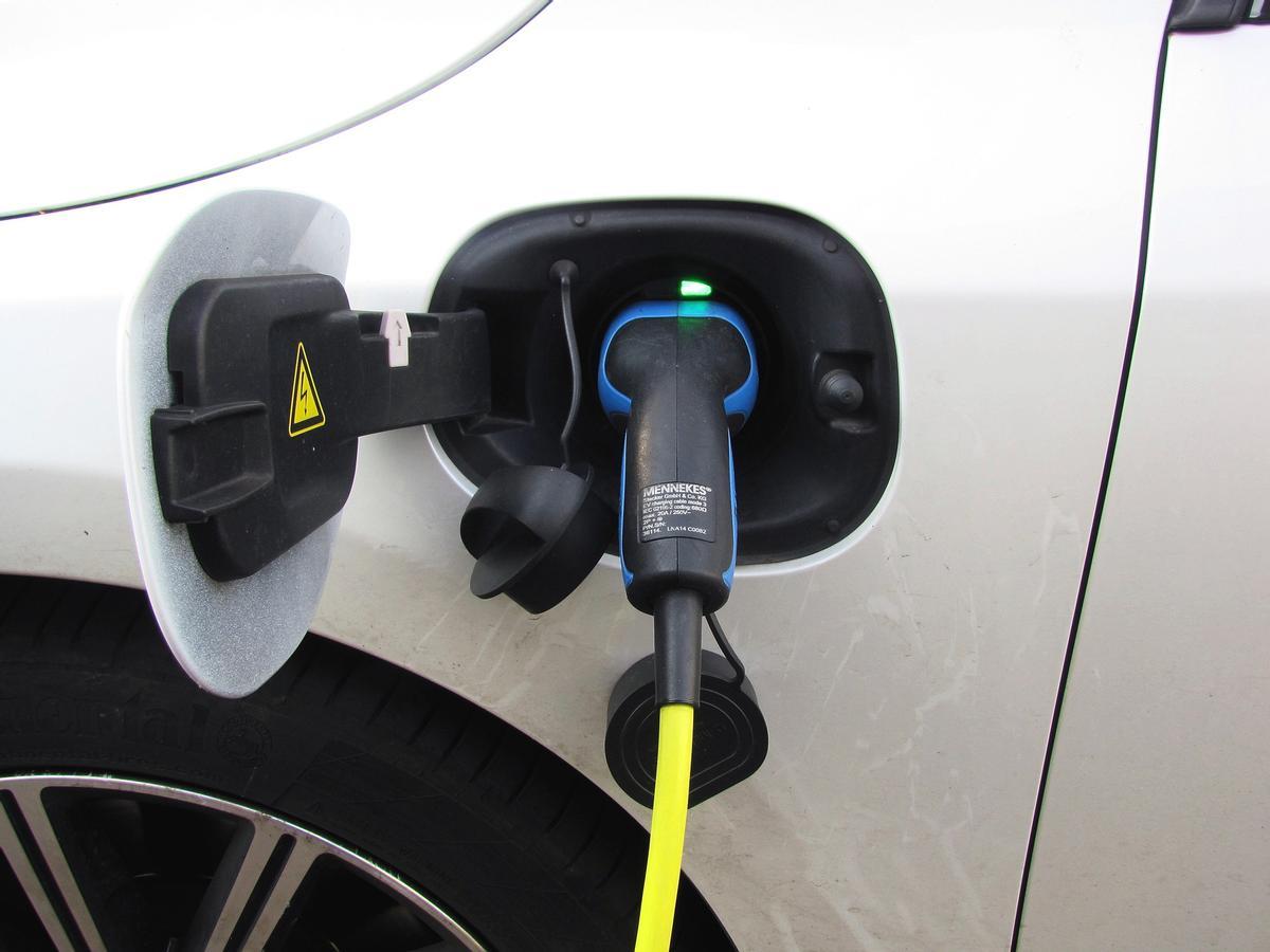 Albemarle confía en la demanda de vehículos eléctricos para impulsar la venta de litio