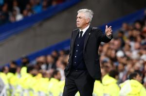 Carlo Ancelotti, entrenador del Real Madrid, durante el pasado partido de Liga ante el Sevilla.