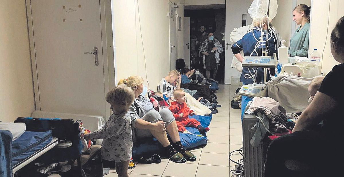 Niños en el refugio de un hospital pediátrico de Kiev (Ucrania). Niños en el refugio de un hospital pediátrico de Kiev (Ucrania).