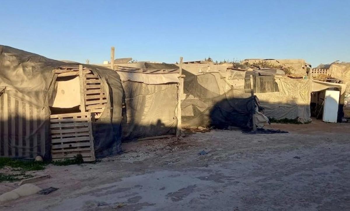 El fuego quema parte de un asentamiento chabolista que iba a ser desalojado en Almería