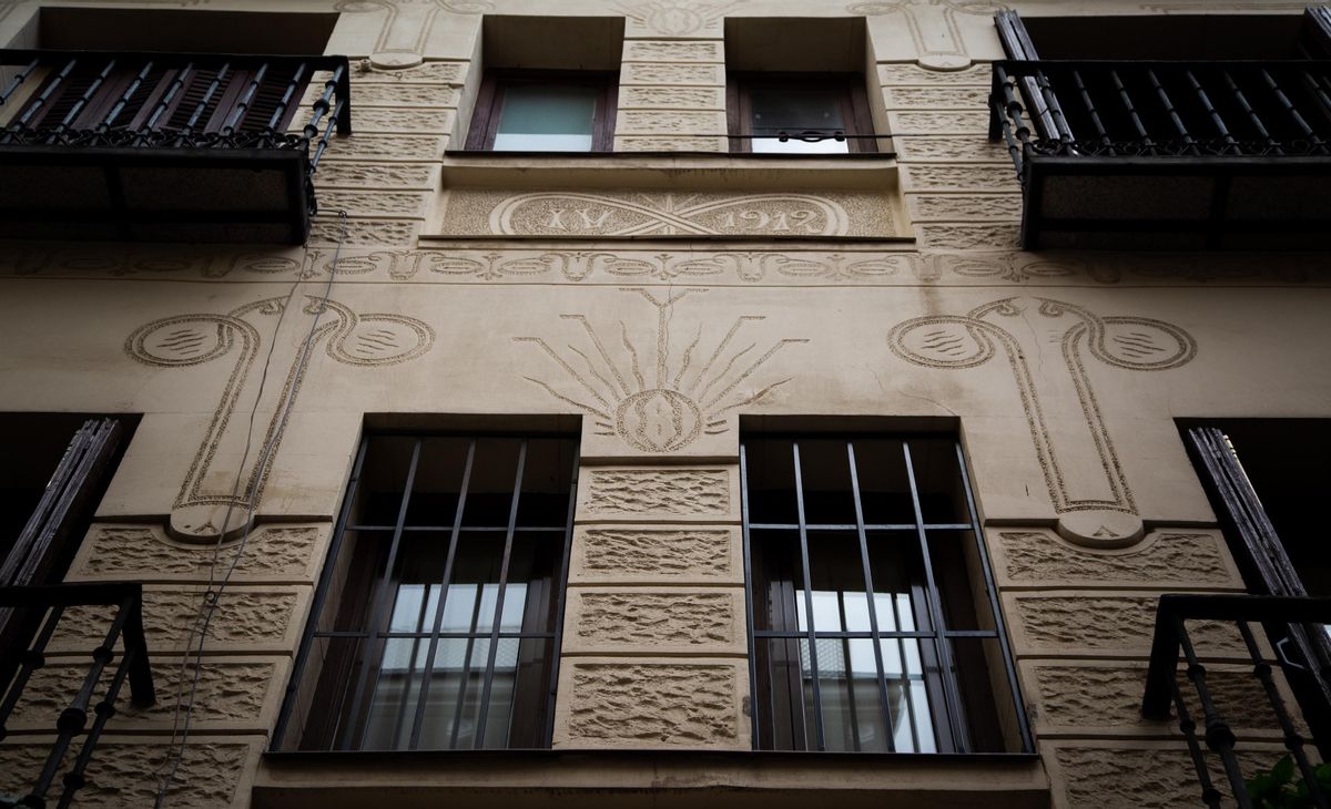 Detalles esgrafiados de la ’casa genital’, en la calle de Montserrat, 12, en Madrid. Detalles esgrafiados de la ’casa genital’, en la calle de Montserrat, 12, en Madrid.