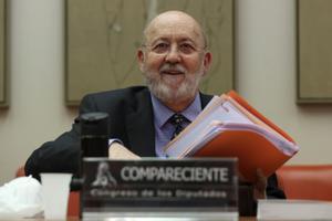 El presidente del CIS, José Felix Tezános, comparece en la Comisión Constitucional del Congreso.