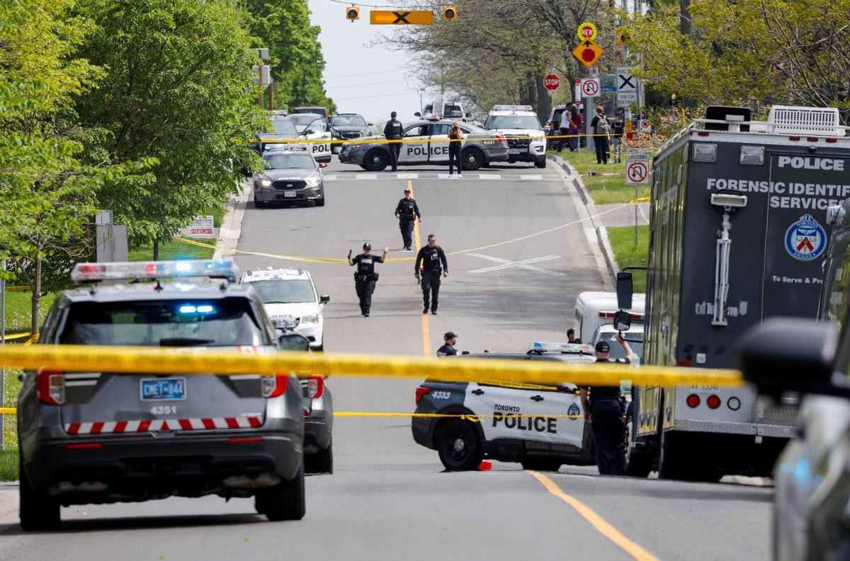 Abaten en Toronto a un hombre que se aproximaba a una escuela armado con un rifle