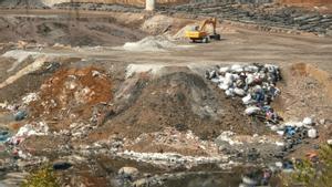 Así inunda Montenegro con basura tóxica una comarca de Huelva