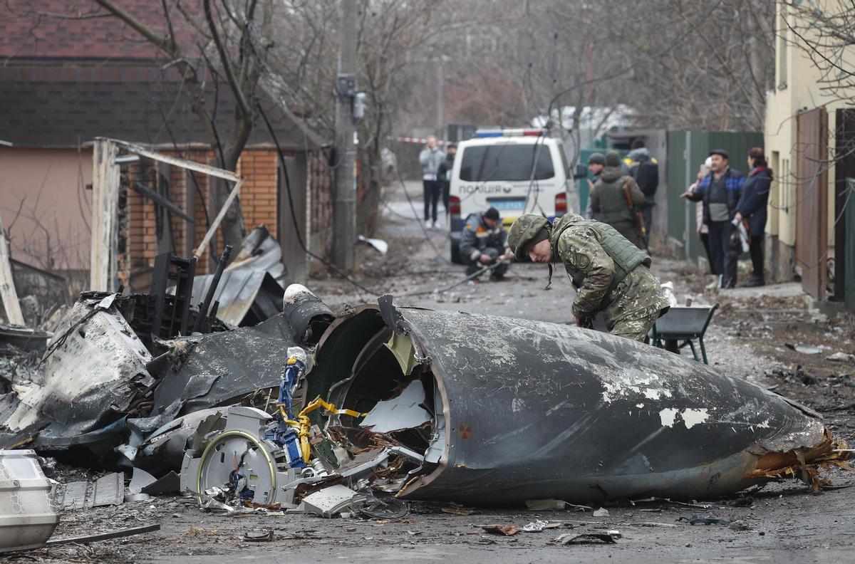 Las tropas rusas avanzan hacia el barrio gubernamental de Kiev, donde creen que está el presidente Zelenski