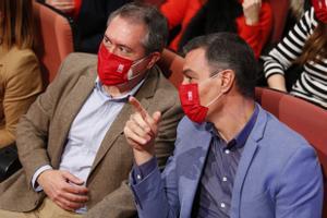 Juan Espadas junto Pedro Sánchez, en un acto del PSOE de Sevilla.