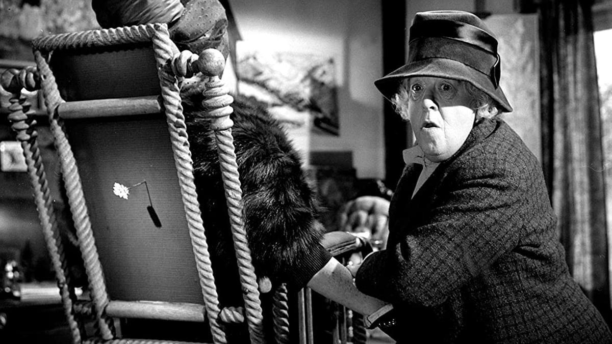 Margaret Rutherford, legendaria Miss Marple del cine clásico, el personaje de Agatha Christie que es referente del ’cozy crime’.