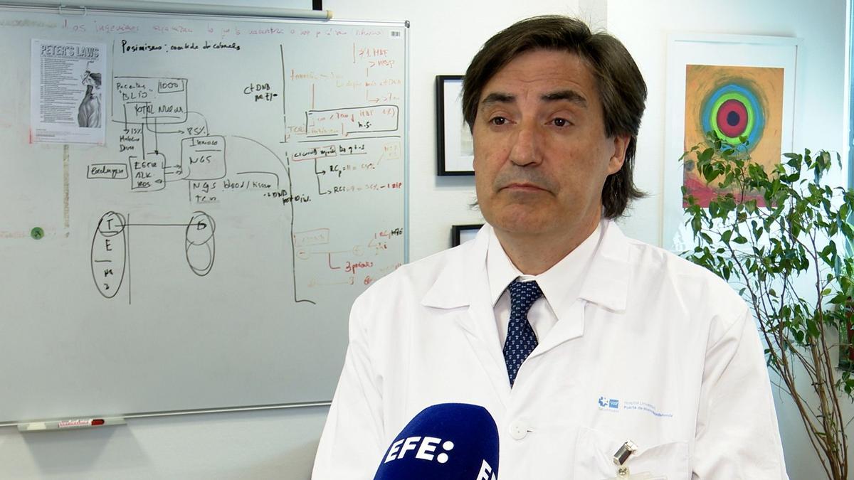 Imagen del presidente del GECP, el oncólogo Mariano Provencio, durante la entrevista con EFE. EFE