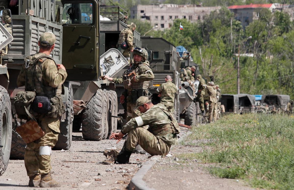 Últimas noticias de la guerra en Ucrania | Ucrania confirma la rendición de  Mariúpol | El Periódico de España
