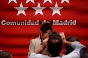 GRAF9830. MADRID, 17/02/2022.- La presidenta de la Comunidad de Madrid, Isabel Díaz Ayuso durante la rueda de prensa ofrecida en la Real Casa de Correos de Madrid este jueves. EFE/ Javier Lizón