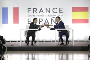 Emmanuel Macron y Pedro Sánchez, este jueves en Barcelona.