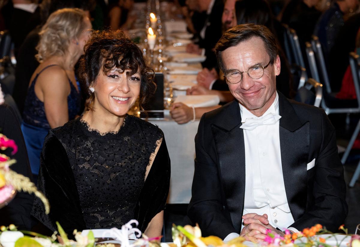 El premio Nobel de Química, Emmanuelle Charpentier y la primera ministra de Suecia, Ulf Kristersson.