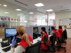 Trabajadores de Cruz Roja te escucha