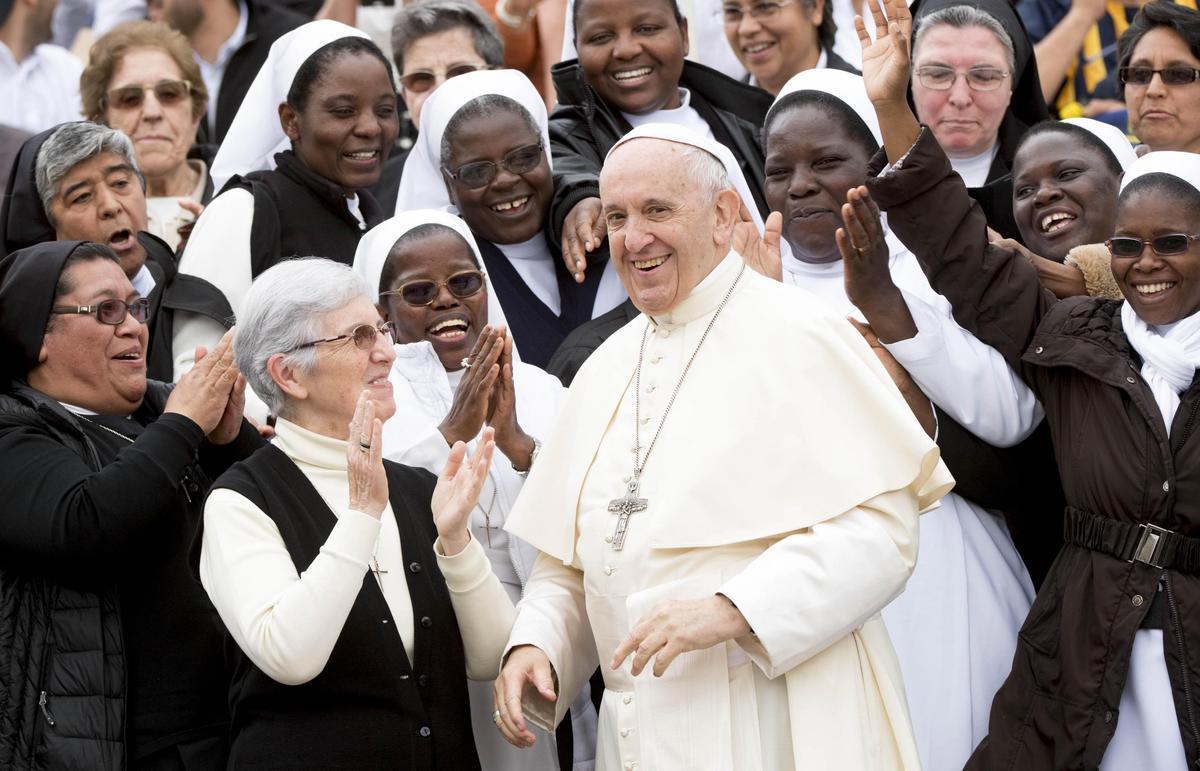 Polémica en Italia por las palabras del papa Francisco sobre los religiosos con el Foto imagen