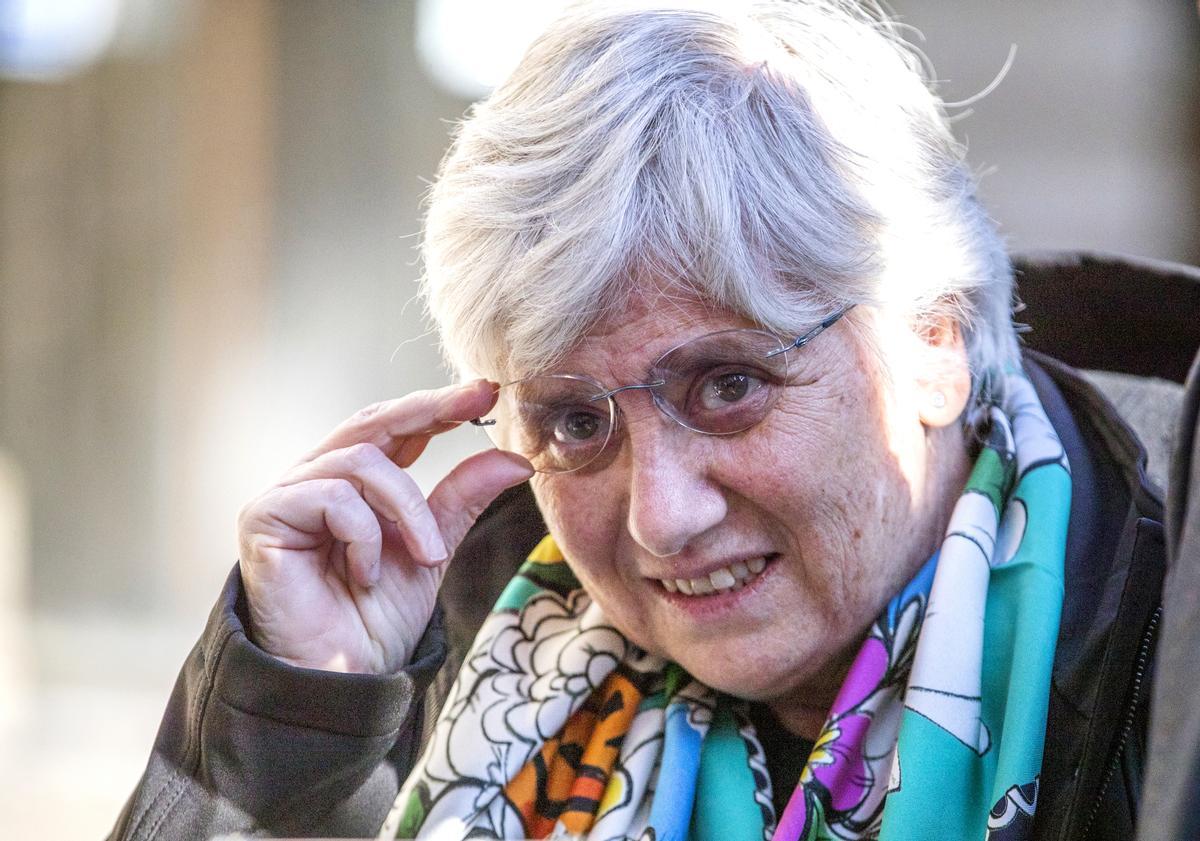 El juez deja en libertad a Clara Ponsatí tras ser detenida al volver a Cataluña cinco años después