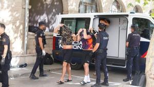 Los miembros de la manada alemana detenidos por la presunta violación de una mujer en Mallorca.