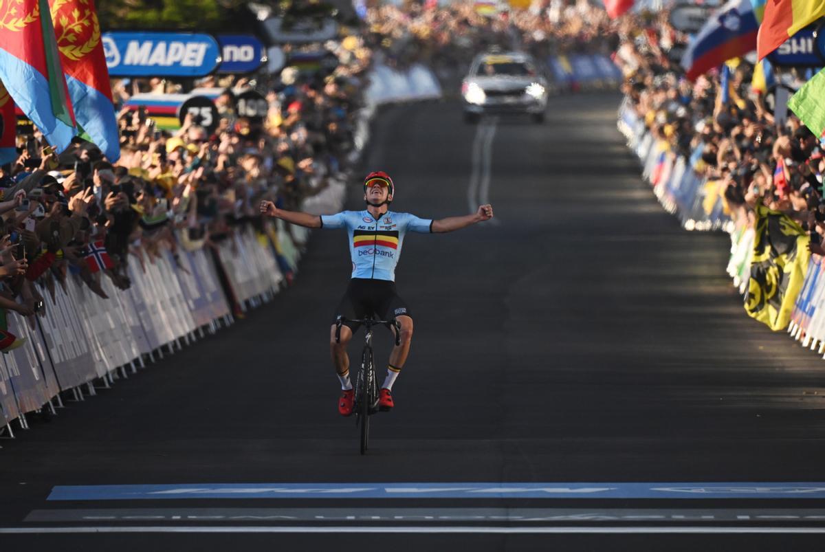 El ciclista belga Remco Evenepoel que se proclamó hoy campeón del mundo de fondo en carretera. EFE/EPA/DEAN LEWINS AUSTRALIA AND NEW ZEALAND OUT El ciclista belga Remco Evenepoel que se proclamó hoy campeón del mundo de fondo en carretera. EFE/EPA/DEAN LEWINS AUSTRALIA AND NEW ZEALAND OUT