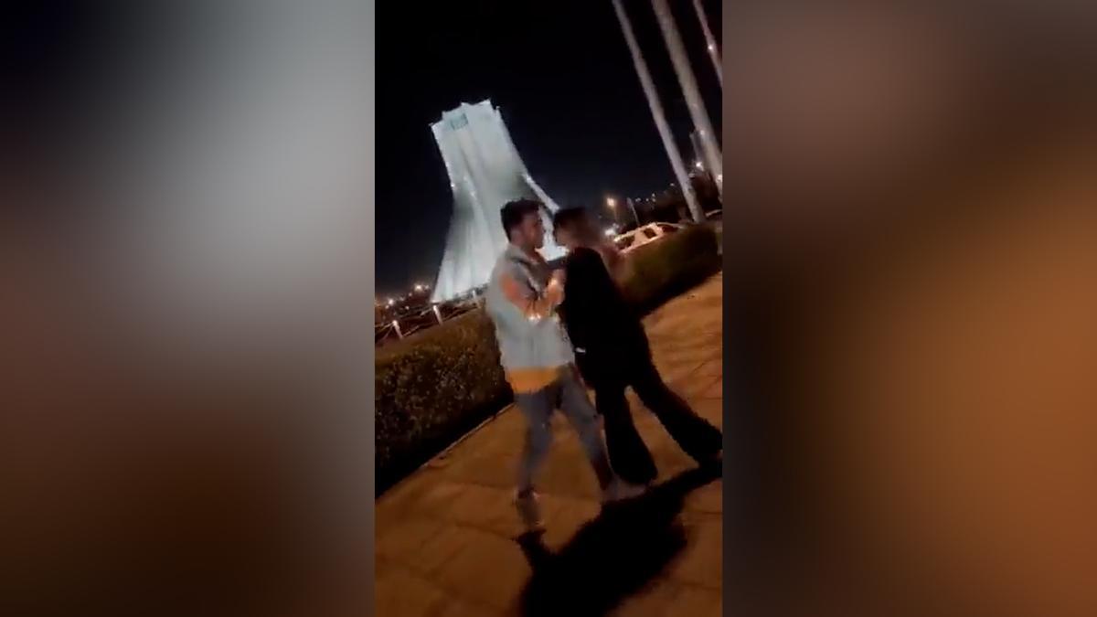 Pareja iraní | Irán condena a diez años y medio de prisión a una pareja por  bailar en la calle | El Periódico de España