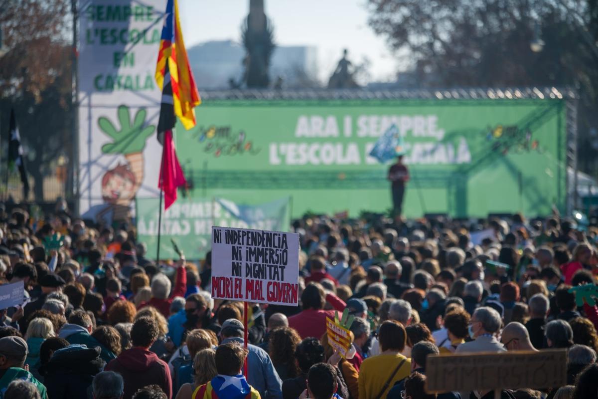 Manifestación de Somescola en Barcelona en contra del fallo del Tribunal Supremo, que fija un mínimo de un 25% de enseñanza en castellano en el sistema educativo catalán.