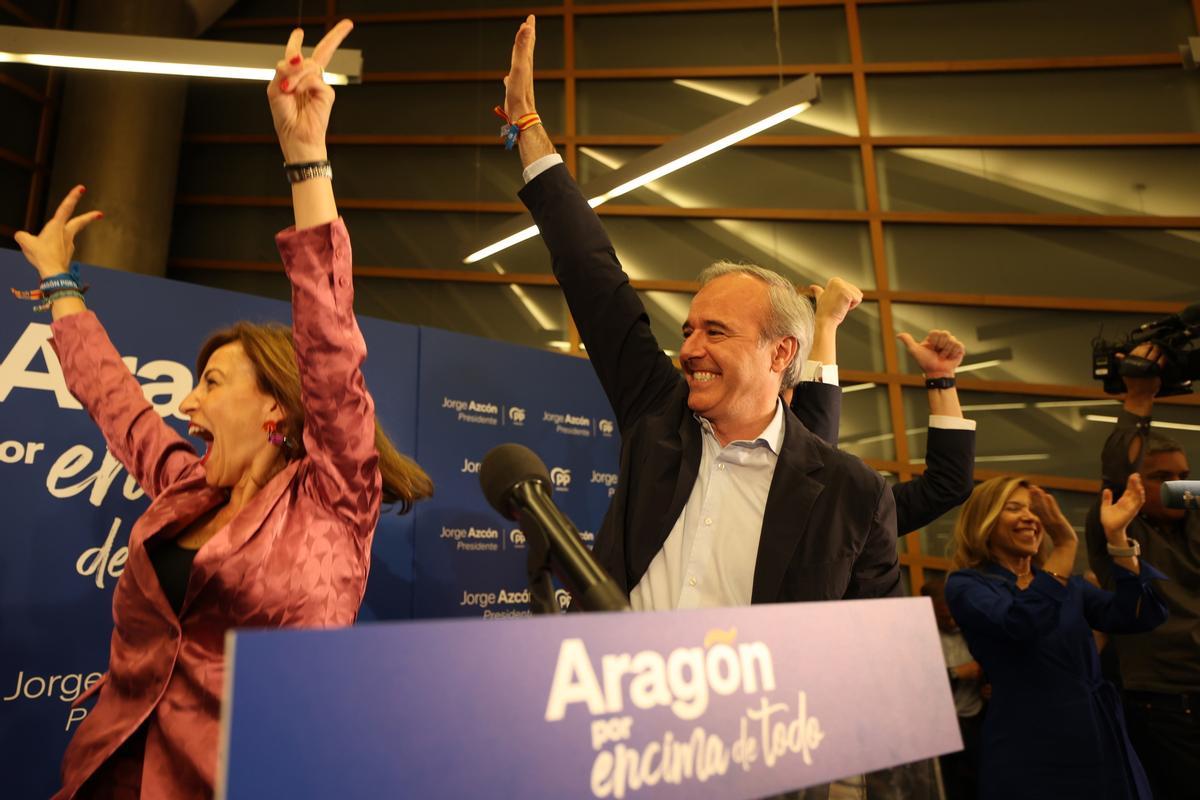La candidata del Partido Popular a la Alcaldía de Zaragoza, Natalia Chueca y el presidente del PP Aragón y candidato de este partido a la Presidencia del Gobierno autonómico, Jorge Azcón