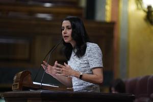 Arrimadas carga contra las medidas "populistas" de un Gobierno "desastroso"