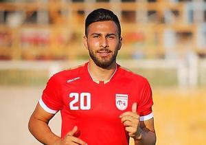 El futbolista iraní Amir Nasr-Azadani, en su etapa como jugador del Tractor SC iraní.