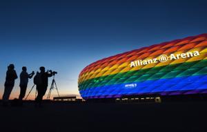 La bandera LGTBi en el estadio Allianz de Múnich.