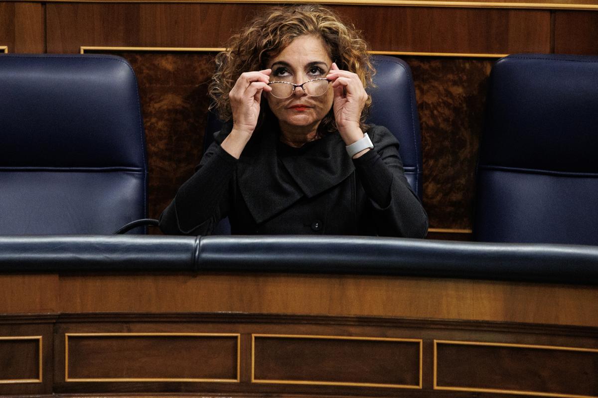 La ministra de Hacienda y Función Pública, María Jesús Montero, durante una sesión plenaria en el Congreso de los Diputados, a 1 de diciembre de 2022, en Madrid (España). La ministra de Hacienda y Función Pública, María Jesús Montero, durante una sesión plenaria en el Congreso de los Diputados, a 1 de diciembre de 2022, en Madrid (España).
