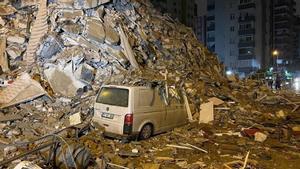 El escalofriante derrumbe de un edificio en Turquía por el terremoto