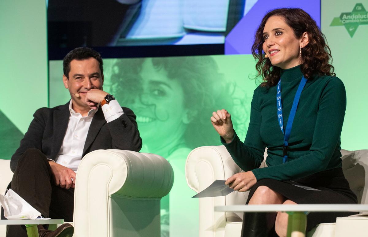 Juanma Moreno e Isabel Díaz Ayuso durante el congreso del PP andaluz.