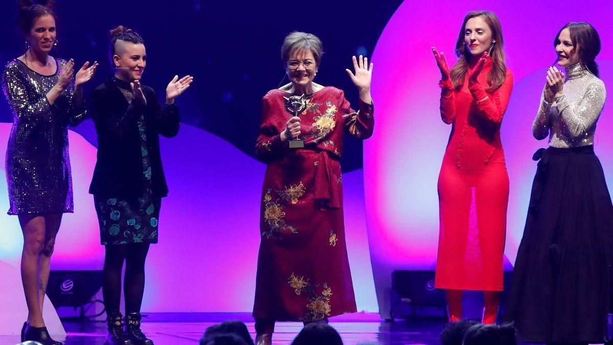 Cecilia Bartolomé recogiendo el Feroz de Honor en la gala del año pasado celebrada en Zaragoza. Cecilia Bartolomé recogiendo el Feroz de Honor en la gala del año pasado celebrada en Zaragoza.