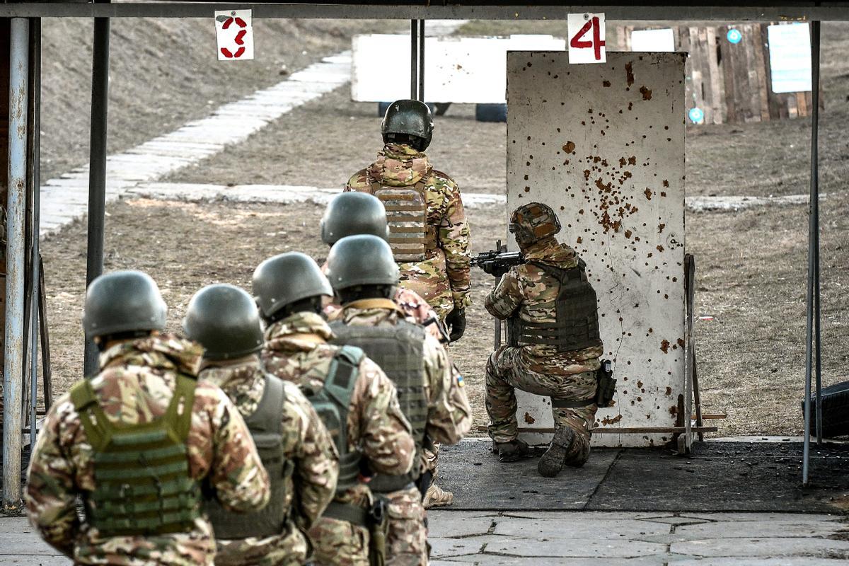 Militares ucranianos en maniobras de Defensa este martes, 15 de febrero.