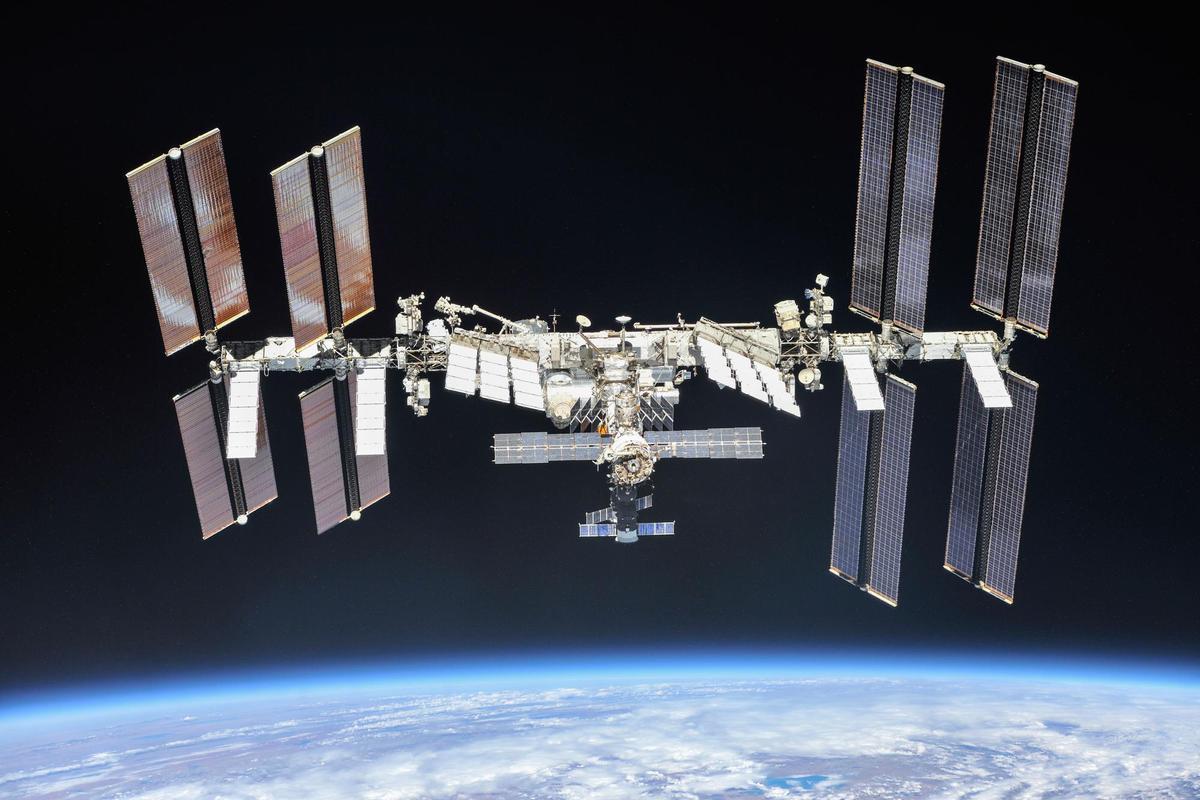 Imagen cedida por la NASA que muestra la Estación Espacial Internacional fotografiada por la Expedición 56.