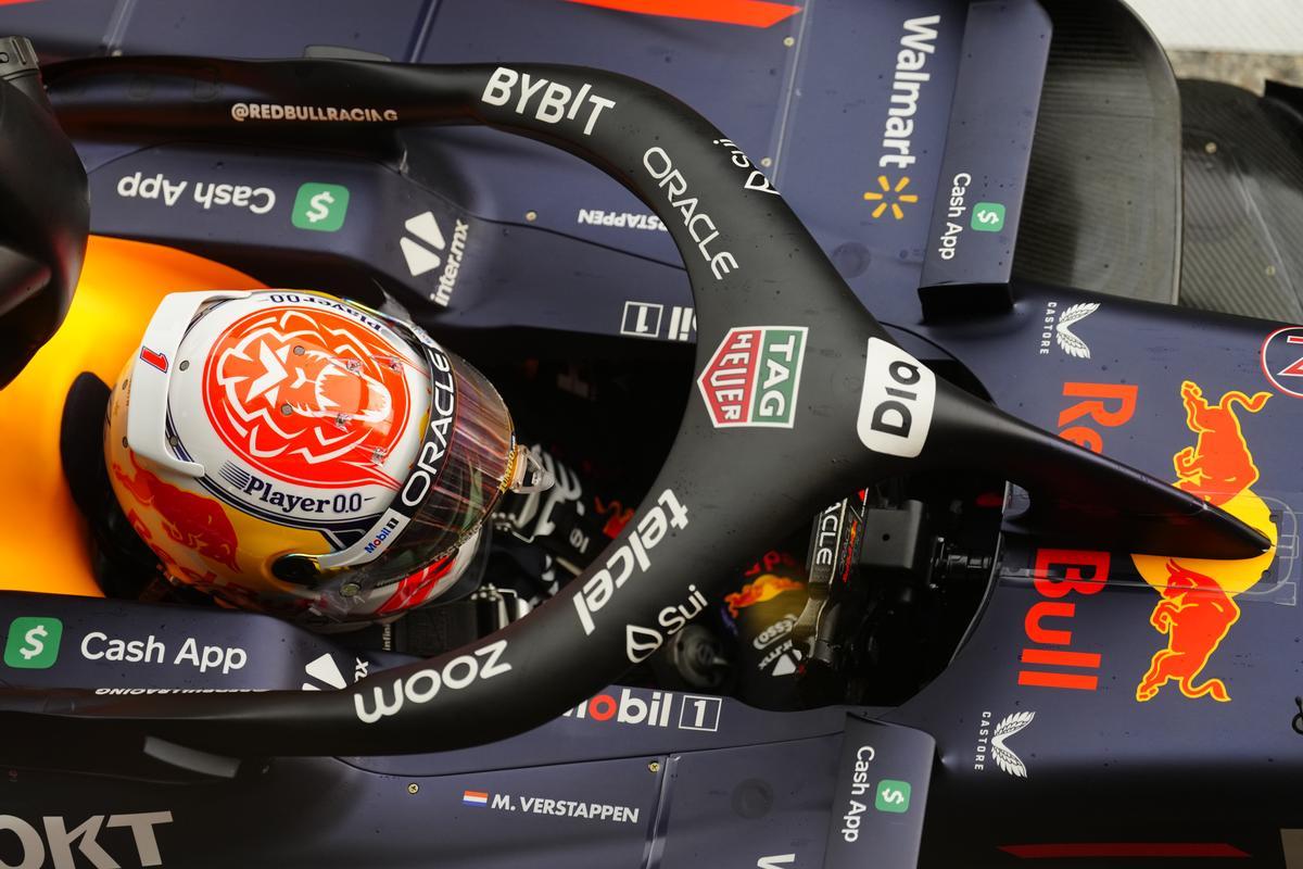 El piloto neerlandés nacido en Bélgica Max Emilian Verstappen, de Red Bull, en el Circuito de Barcelona.  EFE/ Enric Fontcuberta