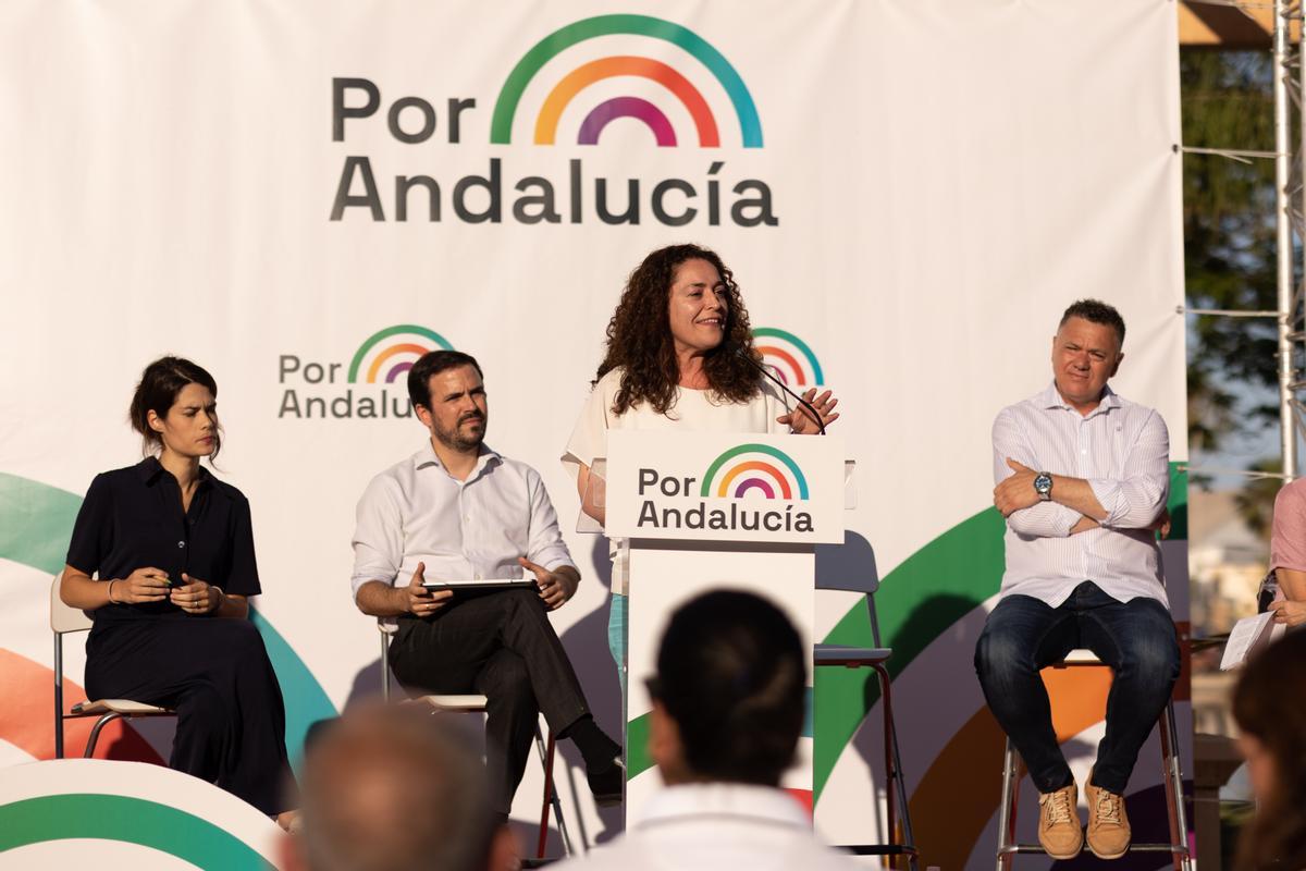 La candidata a la presidencia de la Junta de Andalucía de Por Andalucía, Inmaculada Nieto, interviene este miércoles durante un acto público del partido, en el Parque Huelín de Málaga, de cara a las elecciones al Parlamento de Andalucía de 2022 que se celebrarán el próximo 19 de junio.