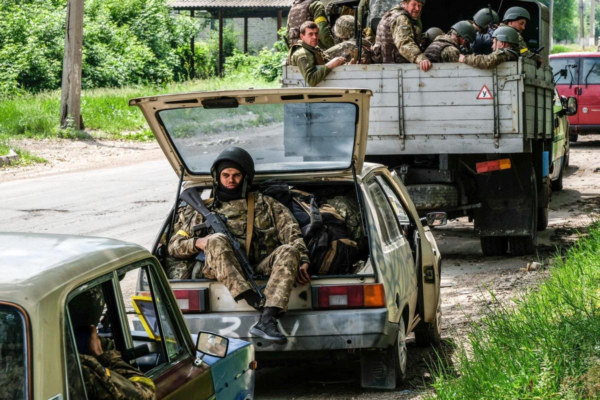 Soldados de Ucrania en la ciudad de Lisichansk, en la provincia de Lugansk.