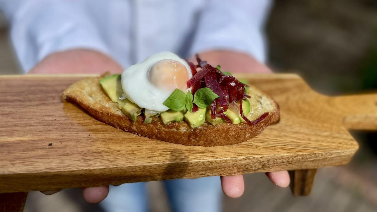 Los mejores desayunos: receta de huevo 'poché' y aguacate sobre una tostada  con estrella Michelin | El Periódico de España